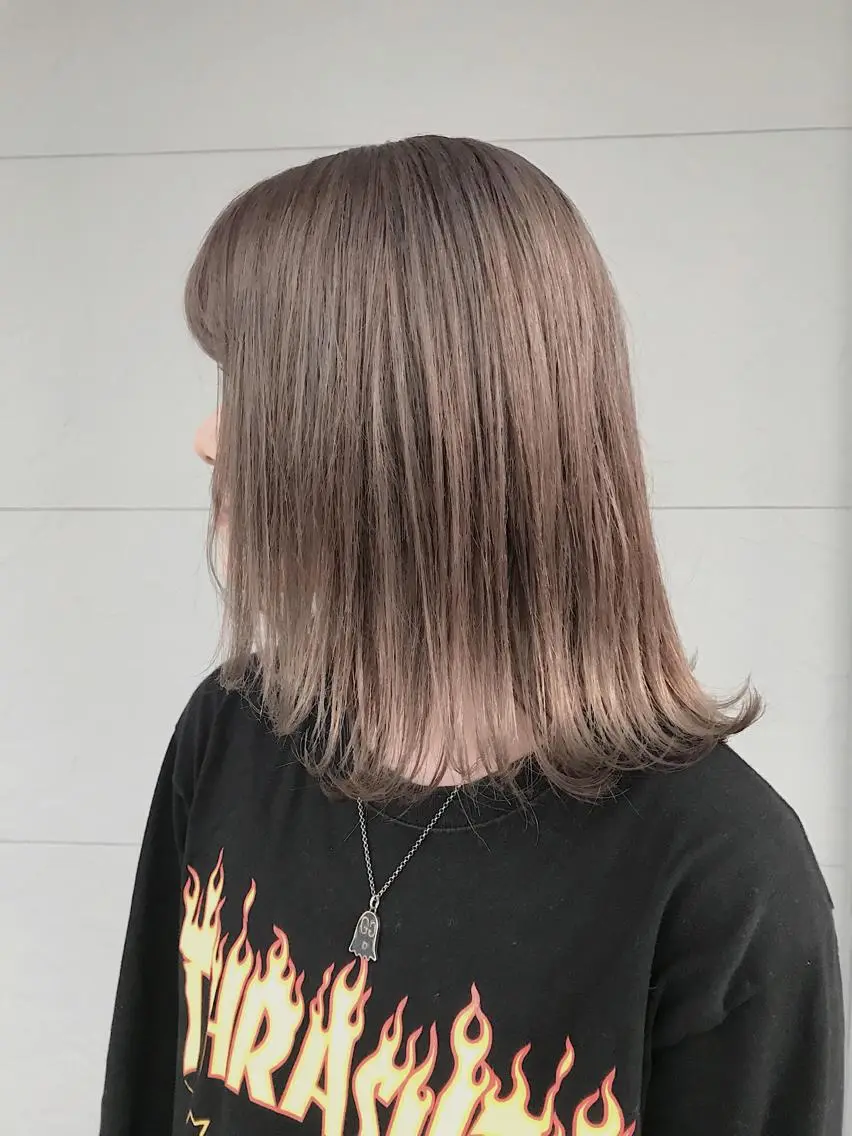 ミディアム カラー グレージュ ヘアカラー トリートメント lani ブリーチ /ダブルカラーのヘアスタイル