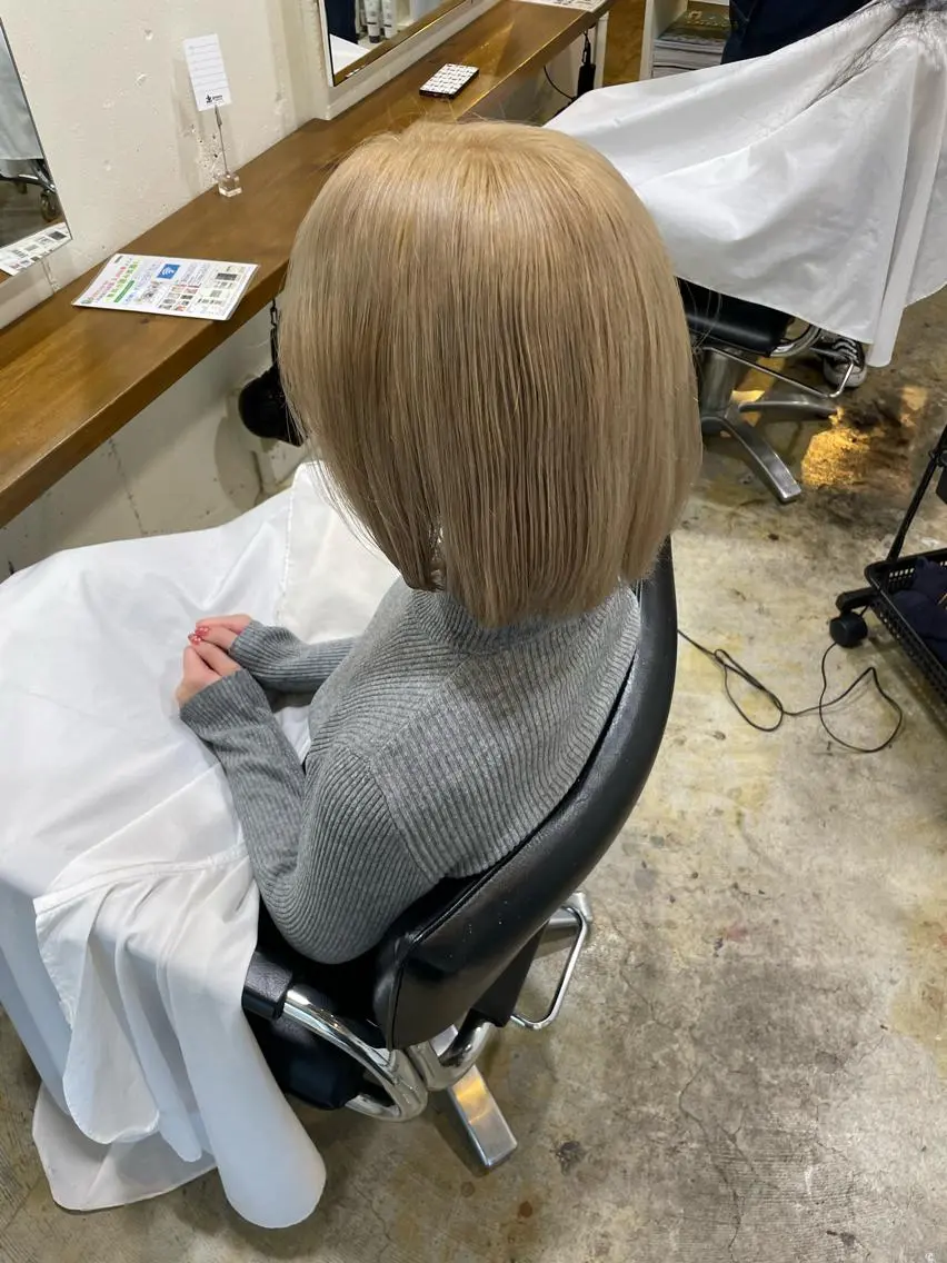 ショート カラー ベージュカラー ミルクティーベージュ ヘアカラー トリートメント MIOベージュカラー 柔らかいカラーのヘアスタイル