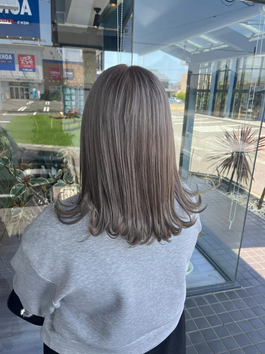 ミディアム alu yuinaのヘアスタイル