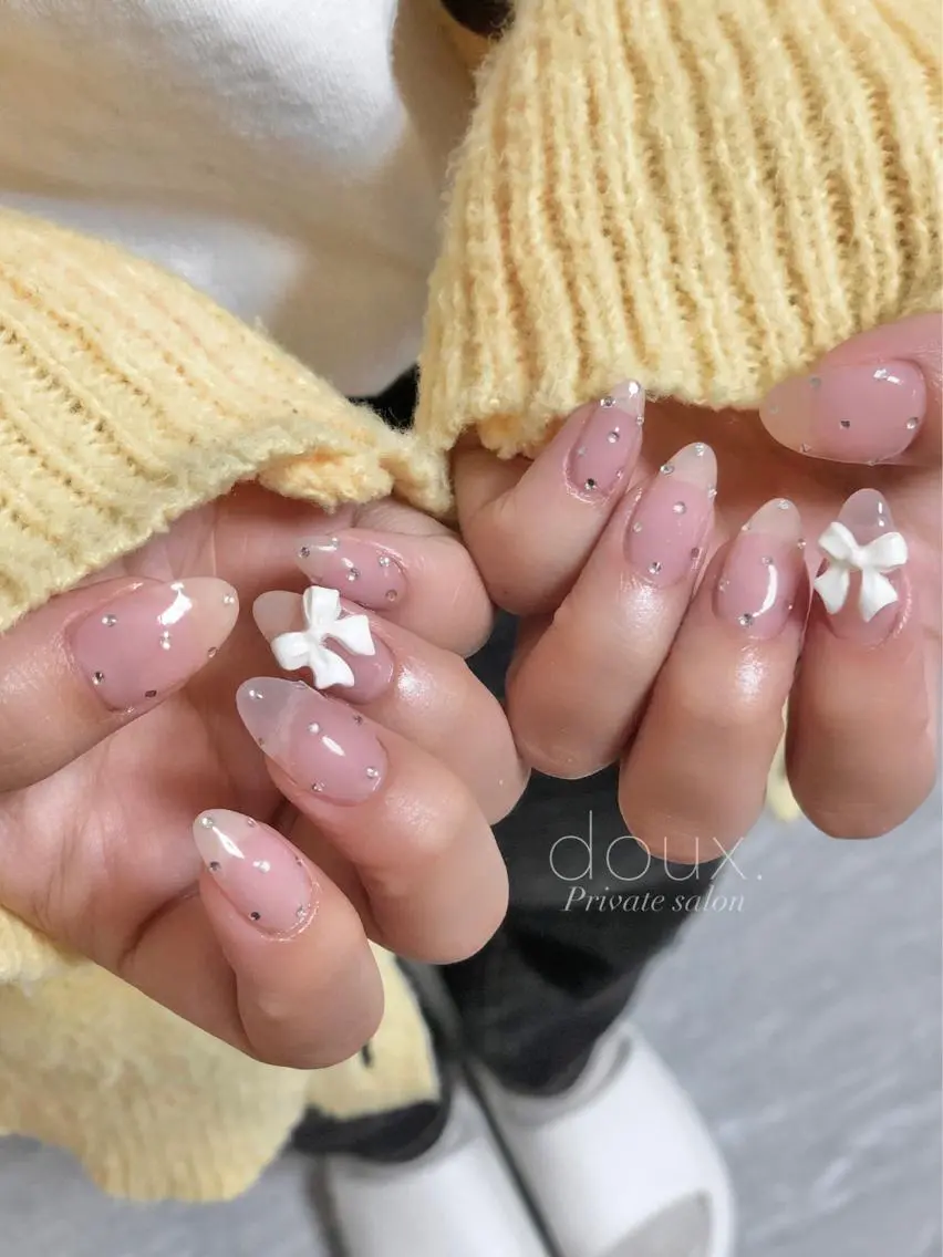 ネイル キラキラネイル リボン 春ネイル ワンホンネイル doux. nailのネイルデザイン