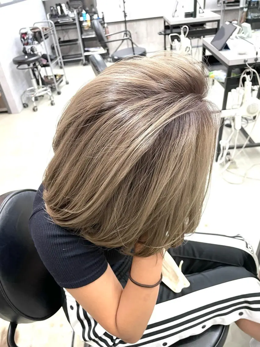 ミディアム カラー アッシュ ベージュカラー ヘアカラー LUXBE LUCE ひなののヘアスタイル