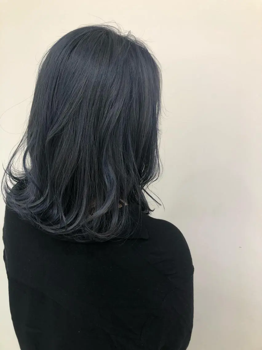ミディアム カラー cyan SANAMIのヘアスタイル