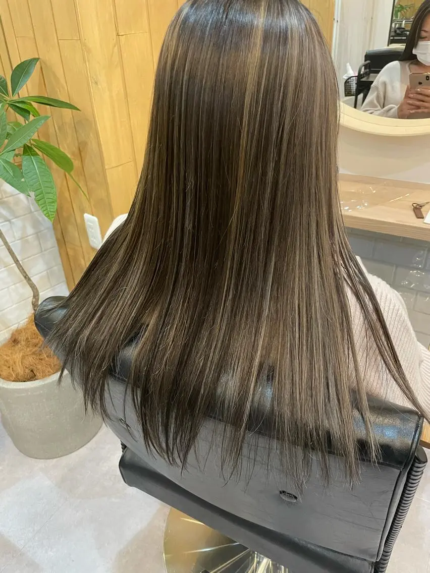 ロング カラー akane .のヘアスタイル