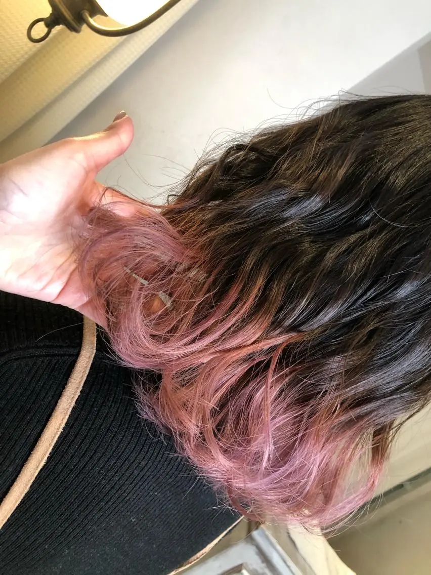 ミディアム カラー ブリーチ ピンクカラー カット ヘアカラー 吉村 絢乃のヘアスタイル