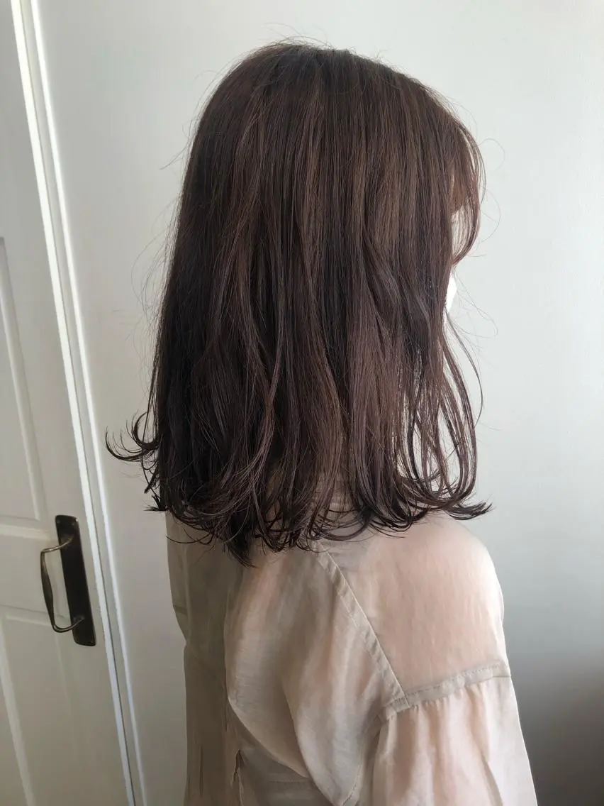 ミディアム カラー カット ヘアカラー トリートメント MIOベージュカラー 柔らかいカラーのヘアスタイル
