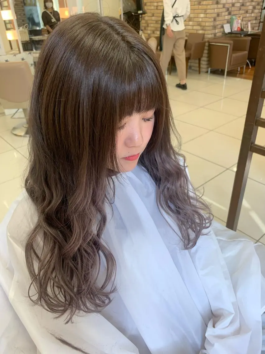 ロング カラー カット ヘアカラー トリートメント エクステ 羽エクステ🪽 🤍まき🤍のヘアスタイル