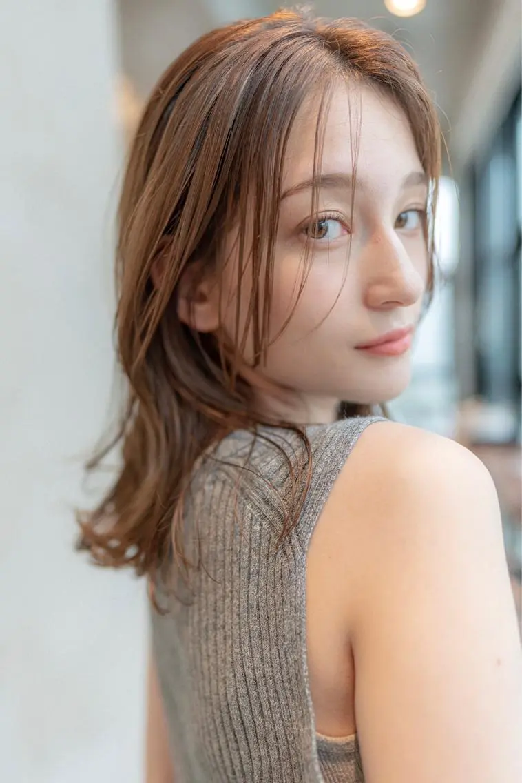 ミディアム カット ヘアカラー トリートメント 新宿/顔周りカット +レイヤー＝しずく♩のヘアスタイル