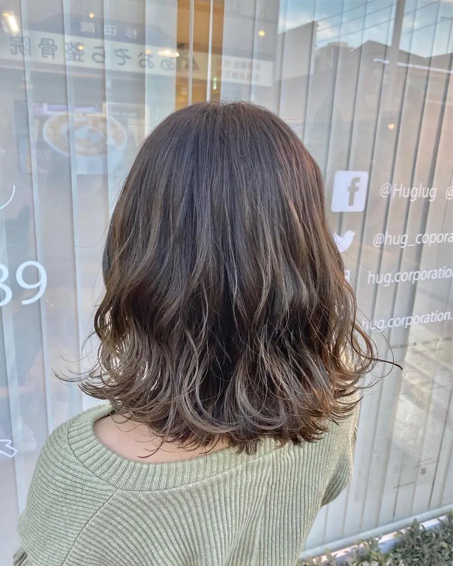 ミディアム カラー ヘアアレンジ ベージュカラー ハイライトカラー ハイライト 高橋胡桃🪽 ディレクターのヘアスタイル