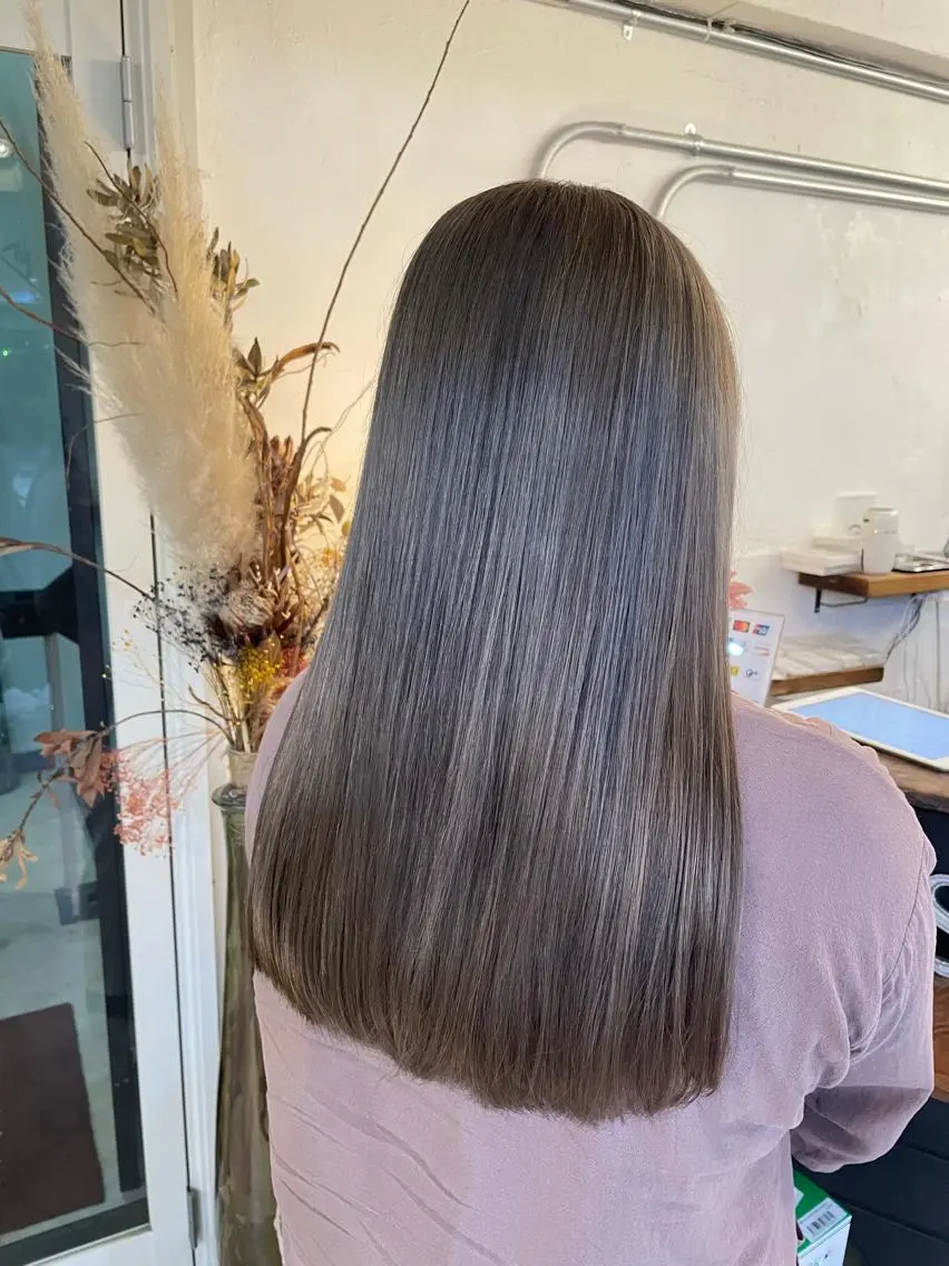 ロング カラー アディクシーカラー ブリーチ グレージュ シルバー シルバーグレージュ カット ヘアカラー トリートメント すずき えりのヘアスタイル