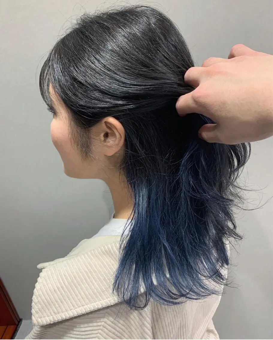 セミロング カラー 黒髪 ブルーカラー ネイビーカラー 浦野 剛志のヘアスタイル