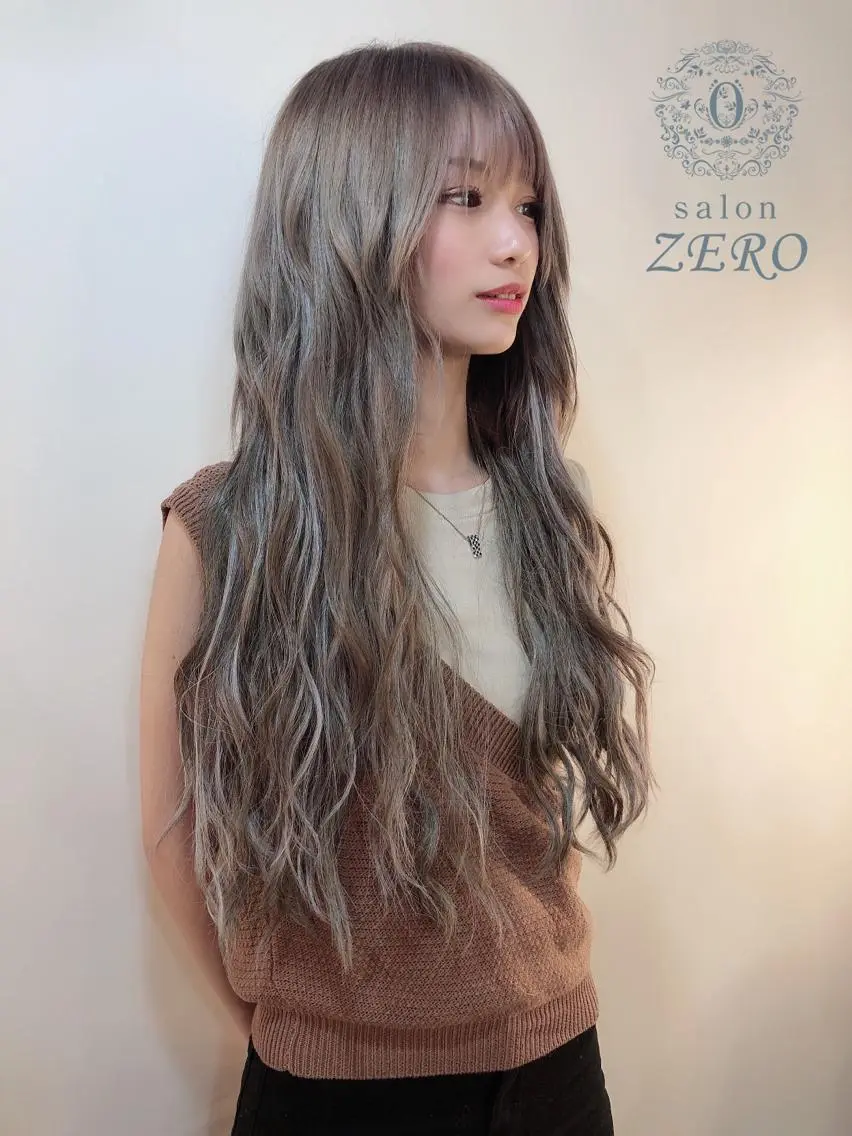ロング カラー ヘアアレンジ アッシュ ハイライトカラー シルバー ハイライト Hair Make Salon ZEROのヘアスタイル