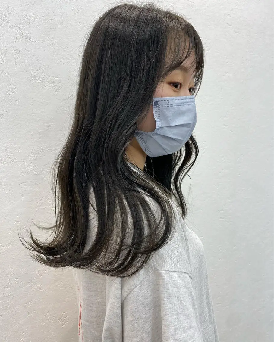 ロング カラー オリーブ/アッシュ やわらか透明感カラーのヘアスタイル