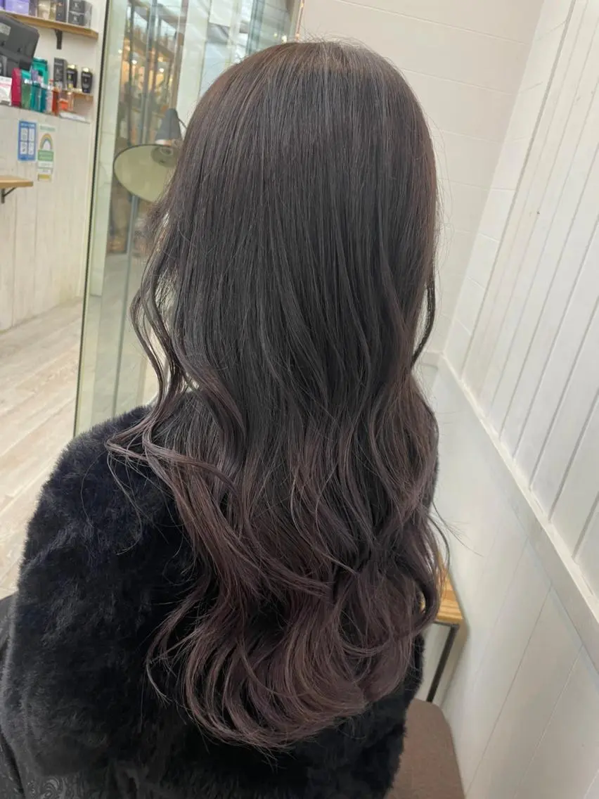 ロング カラー パーマ イルミナカラー 外国人風カラー ヨシンモリ ロング トリートメント newi saLyu ネウィ サリューのヘアスタイル