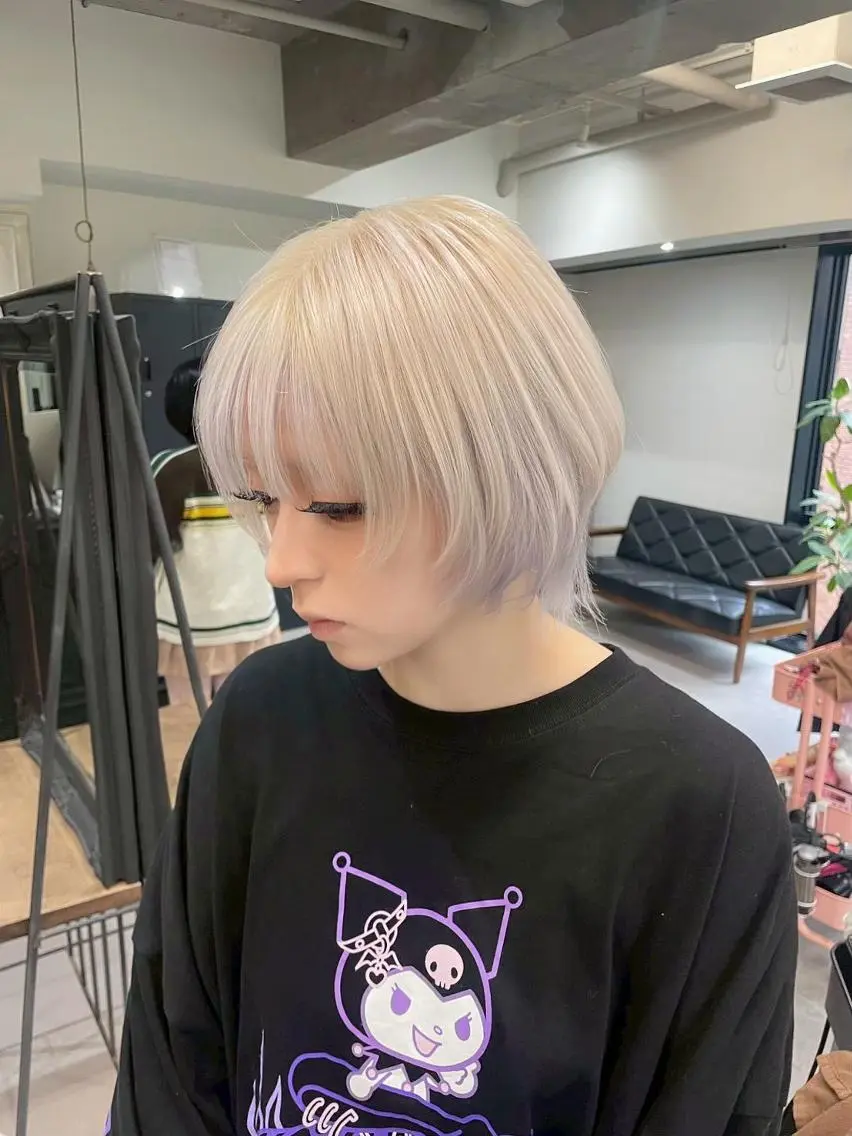 ショート カラー ショートボブ バレイヤージュ ベージュカラー 黒髪 ブリーチ ili 梅田のヘアスタイル