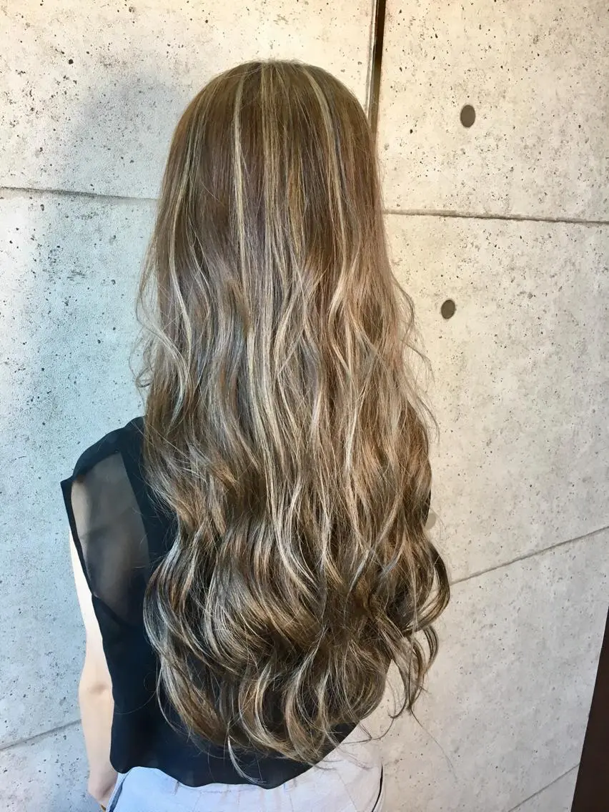 ロング 足立 磨咲のヘアスタイル