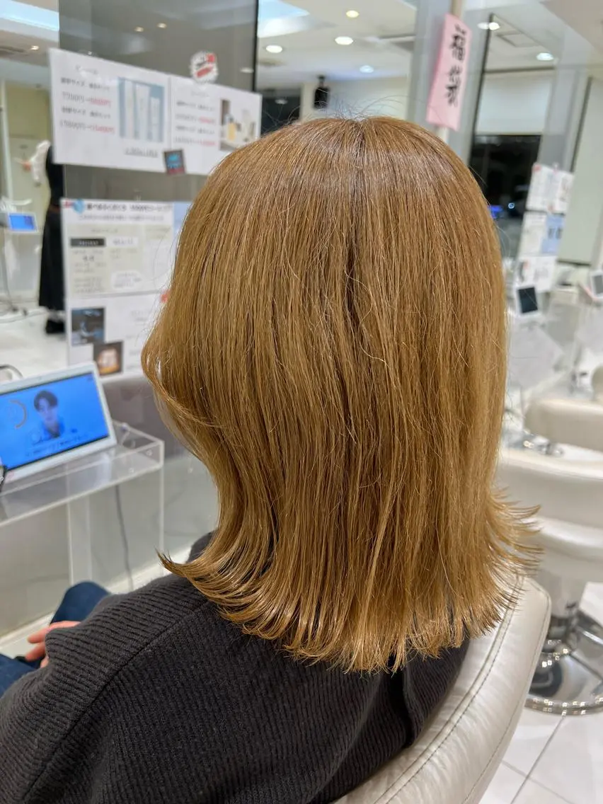 ミディアム カット ヘアカラー melca. Amiのヘアスタイル