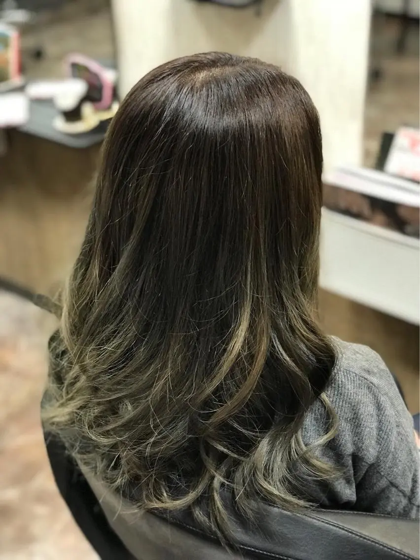 カラー グラデーションカラー カット ヘアカラー パーマ トリートメント ヘアサロンオスカー 岸和田蛸地蔵店のヘアスタイル