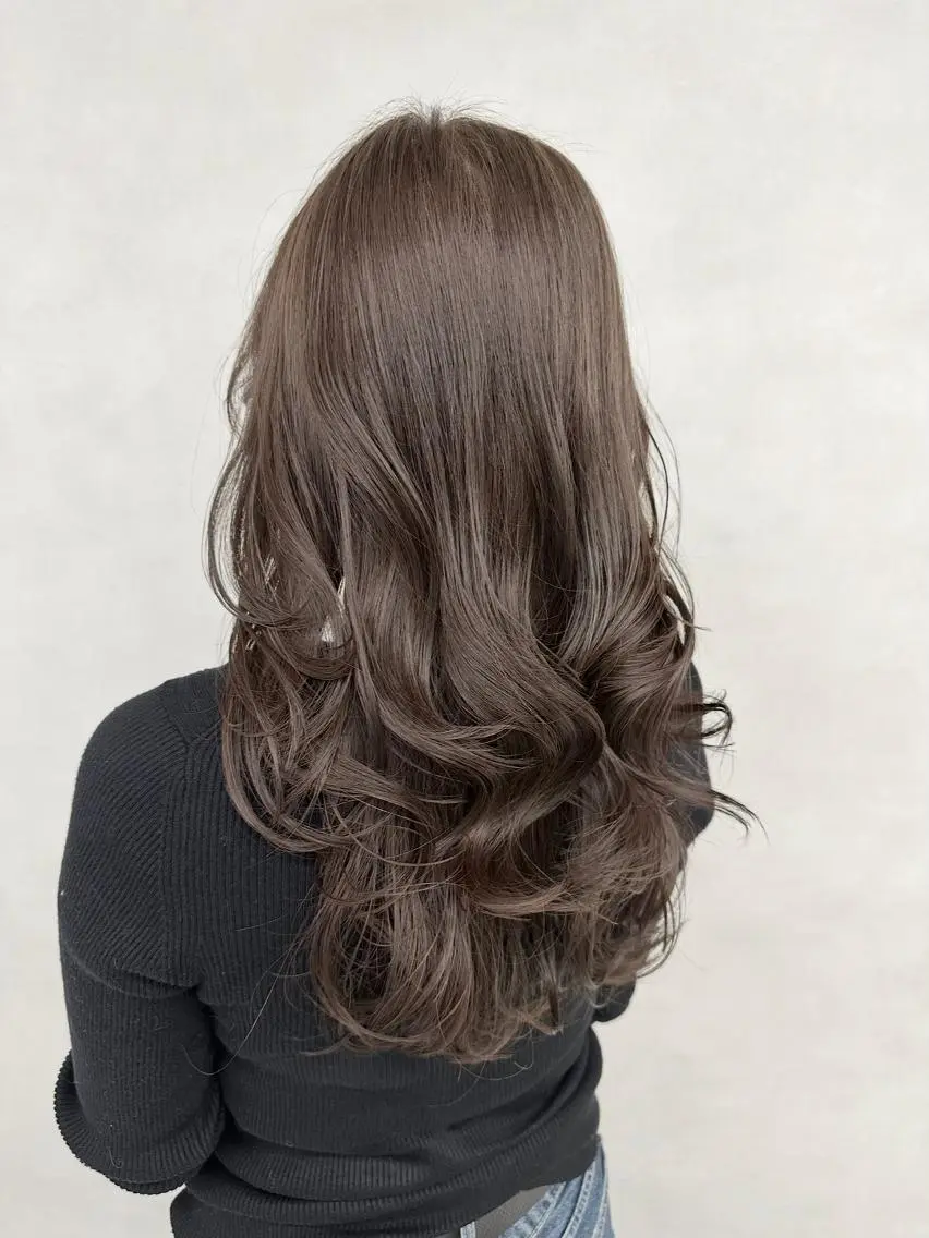 ロング カラー ヘアアレンジ ブリーチ 透明感カラー ダブルカラー ブリーチなしカラー 顔まわりレイヤー カット ヘアカラー トリートメント 大人レイヤー& 透明感カラー💄のヘアスタイル