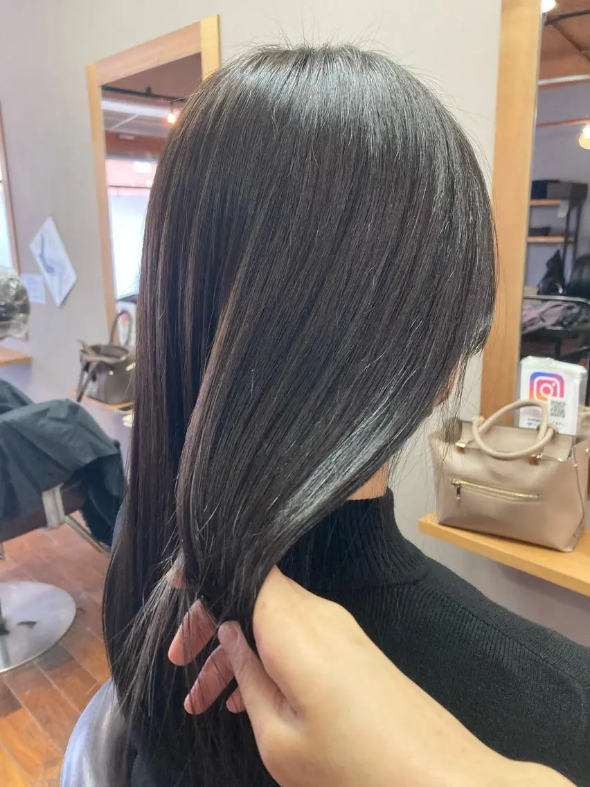 セミロング カラー 大槻 芽衣のヘアスタイル
