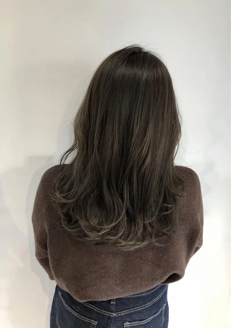 セミロング カラー ベージュカラー 透明感カラー オリーブベージュ 🍊新宿南口🍊 ERINAのヘアスタイル