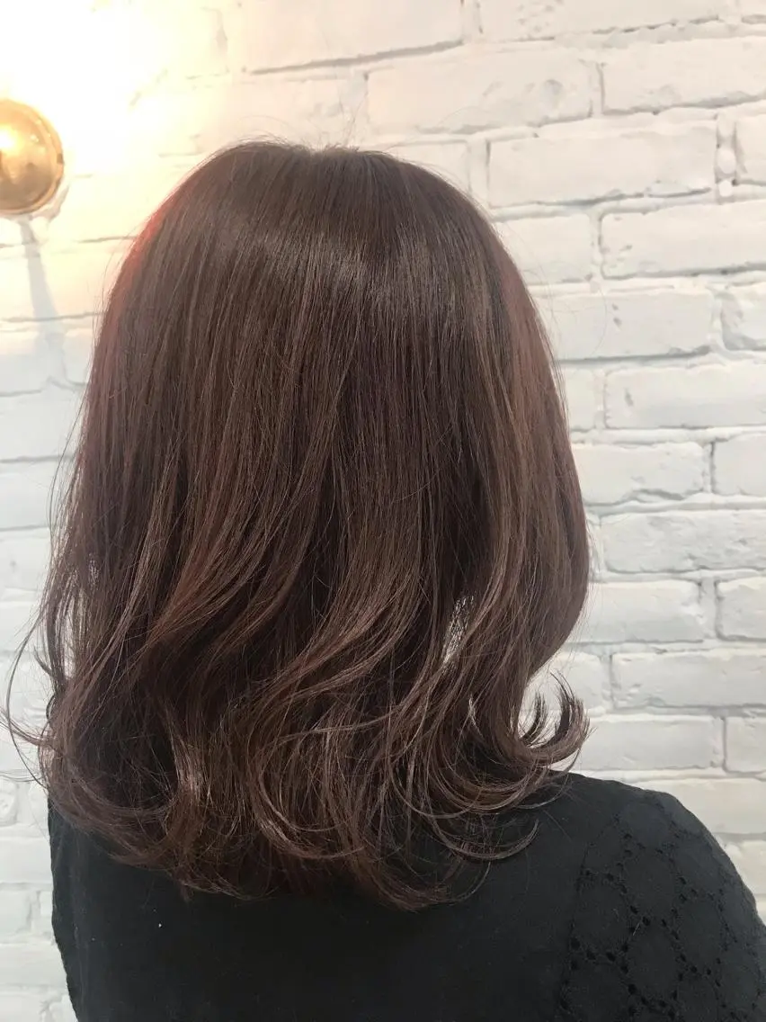 ミディアム カラー パープルカラー いけだ ひかり ハイライトくびれヘアのヘアスタイル
