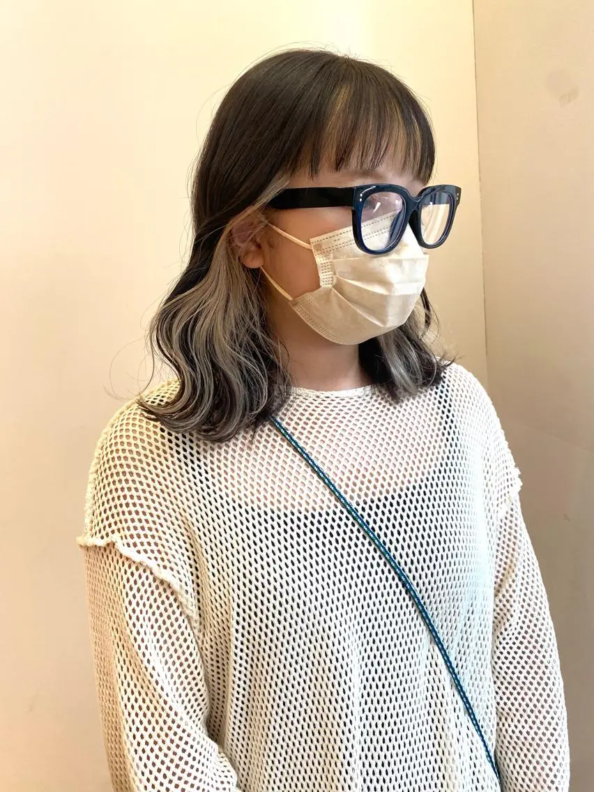 ミディアム カラー ブリーチ イヤリングカラー インナーカラー 小林 夢羽のヘアスタイル
