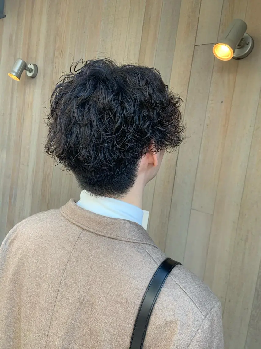ショート カラー パーマ ヘアアレンジ メンズ カット ヘアカラー トリートメント ハイトーンカラー🤍 山下 優華のヘアスタイル