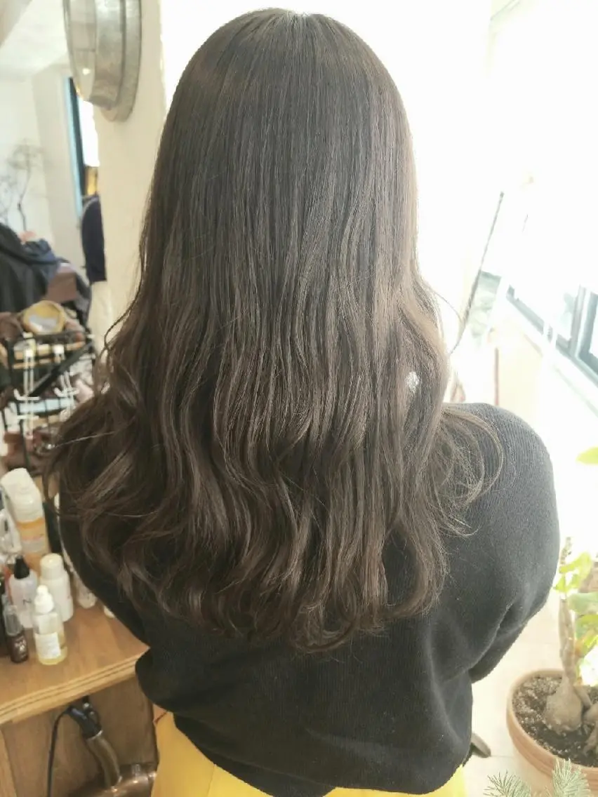 ロング カラー ベージュカラー カット ヘアカラー トリートメント すずき えりのヘアスタイル