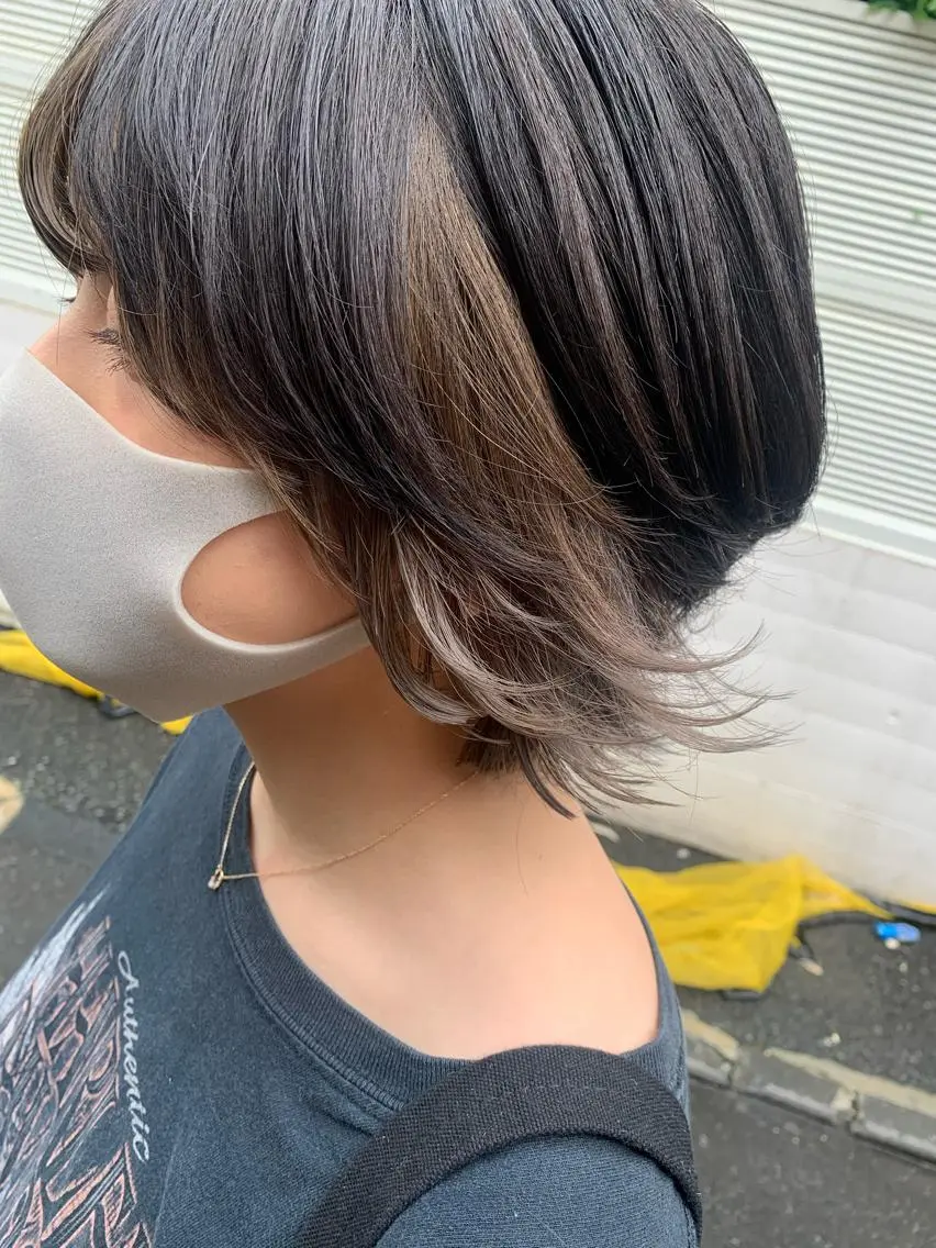 ショート カラー イヤリングカラー インナーカラー トップ スタイリストのヘアスタイル