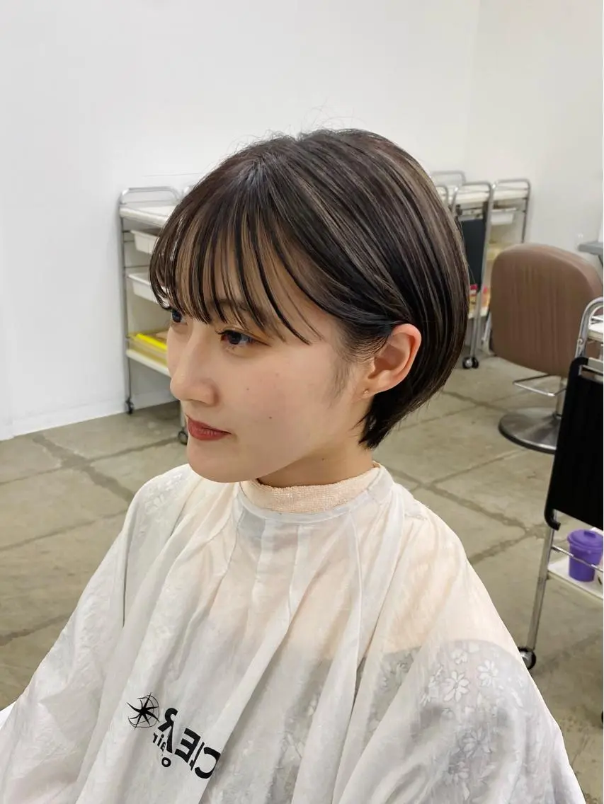 ショート カラー ショートボブ ミストバング デザインカラー  フェイスフレーミング シルバー サトウ リョウのヘアスタイル