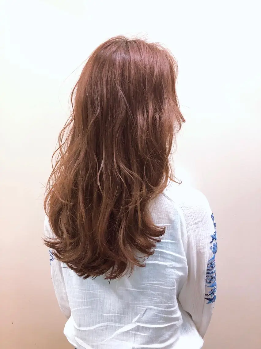 セミロング レイヤーカット 小山 悠のヘアスタイル