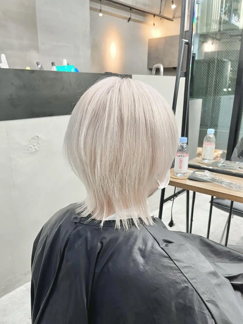 ミディアム イツク ⚡️ ルーツ/ハイトーンのヘアスタイル