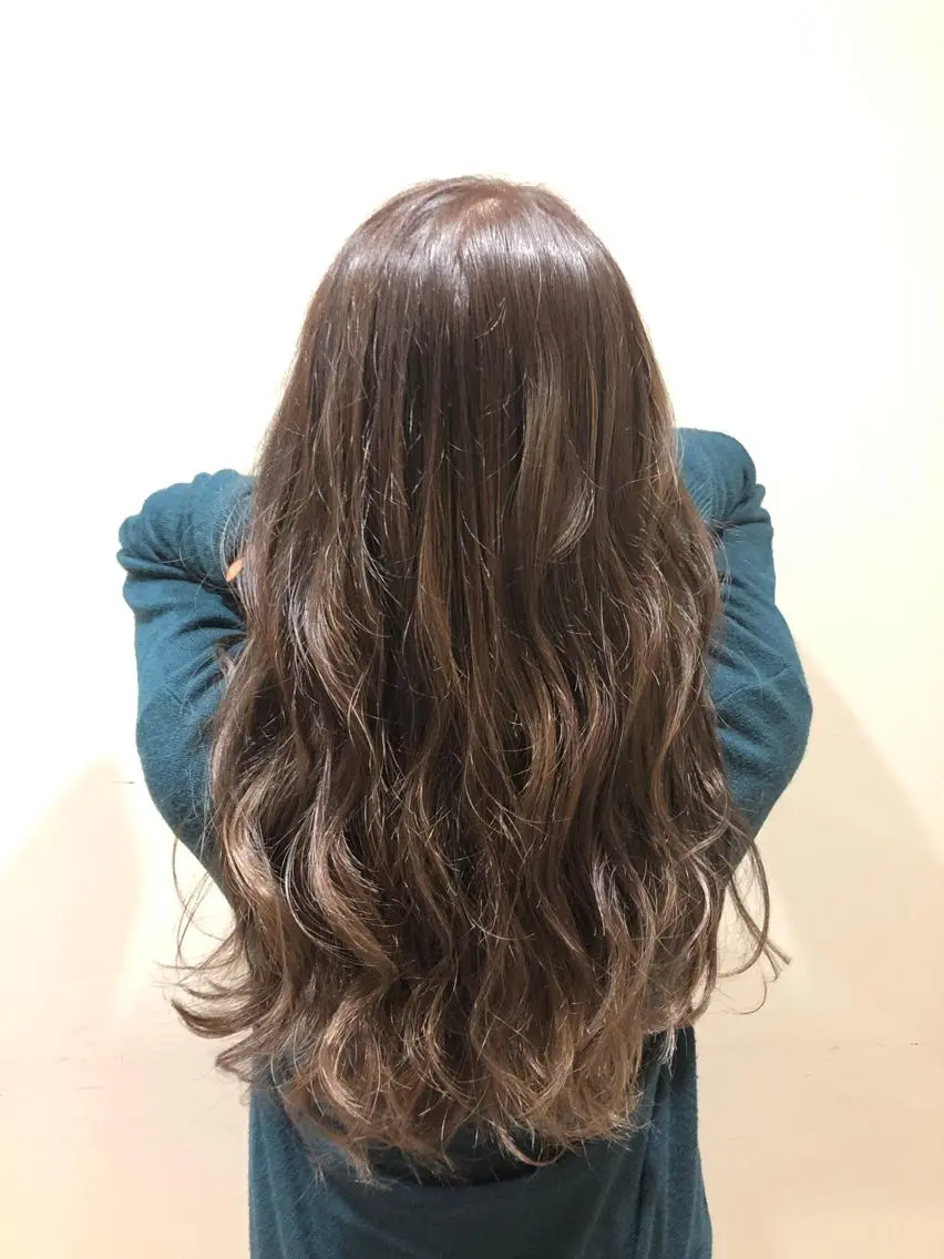 ロング カラー アッシュ ベージュカラー ヘアカラー トリートメント ハイトーン/ブリーチ ルミエール/新栄/栄のヘアスタイル