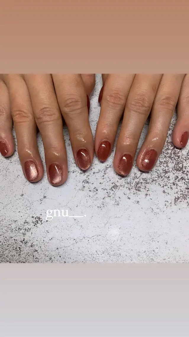 ネイル マグネットネイル 赤色 ハンドネイル gnu__. nailのネイルデザイン