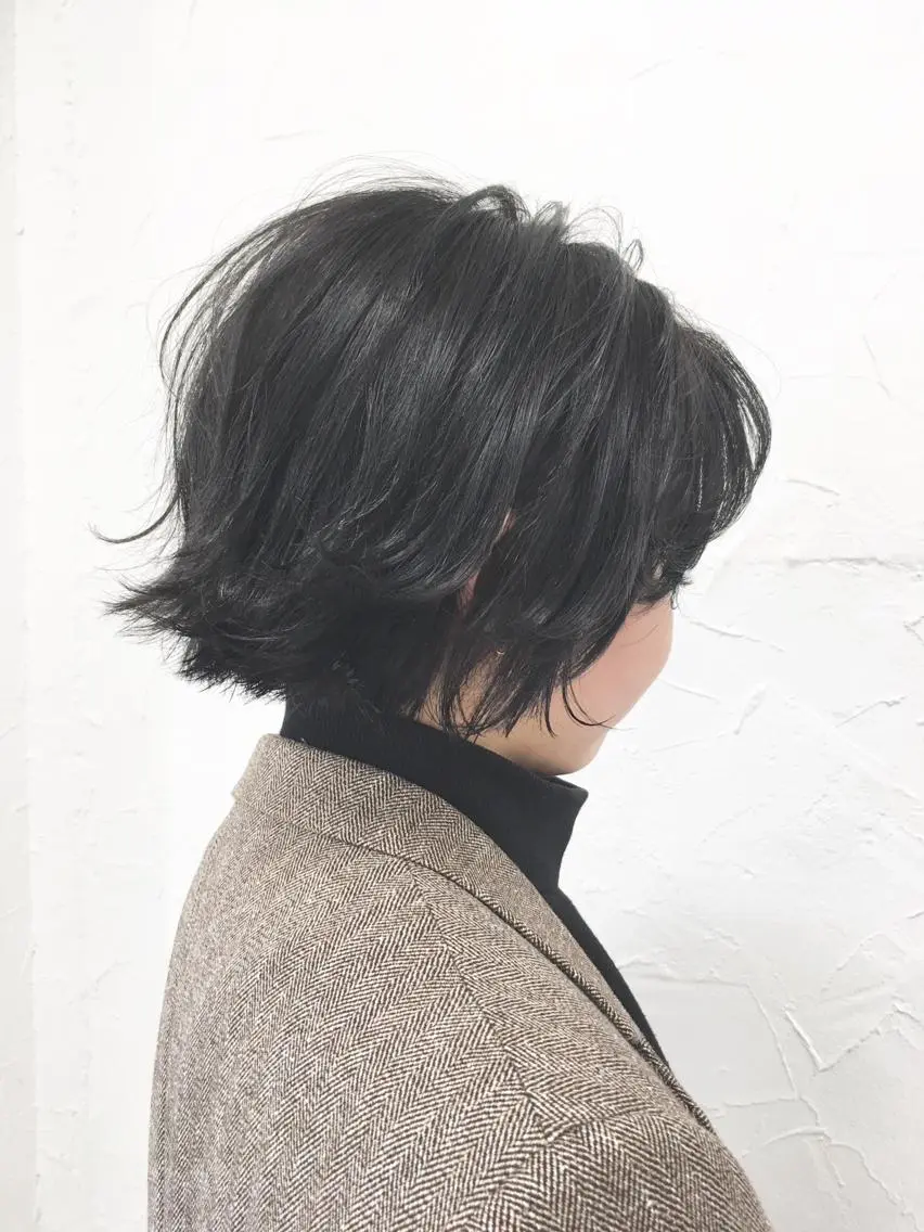 ショート カラー アッシュ アッシュグレー ダークアッシュ 脱!黒髪 ダブルカラー【上野】のヘアスタイル