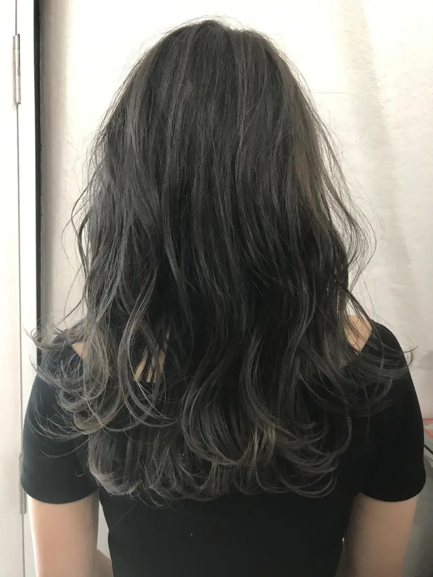 セミロング カラー ヘアアレンジ バレイヤージュ グラデーションカラー ハイライトカラー ハイライト レイヤーカット 白髪ぼかしハイライト バレイヤージュヤマトのヘアスタイル