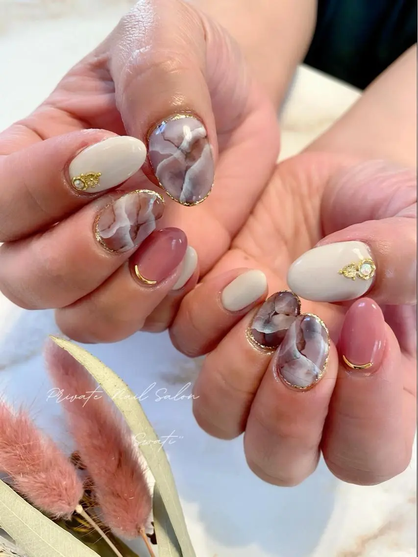 ネイル アートネイル 大理石ネイル(マーブル) オフィスネイル 冬ネイル yuko (ネイリスト)のネイルデザイン