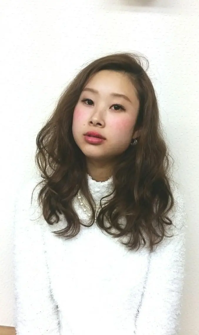 ロング セミロング カラー ミディアム パーマ かきあげバング 芝 幸大のヘアスタイル