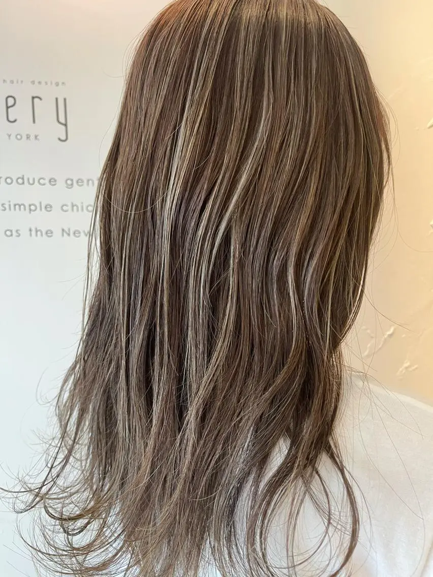 セミロング カラー アッシュ アッシュグレー アッシュグレージュ ベージュカラー グレージュ ヘアカラー トリートメント Avery SHINのヘアスタイル