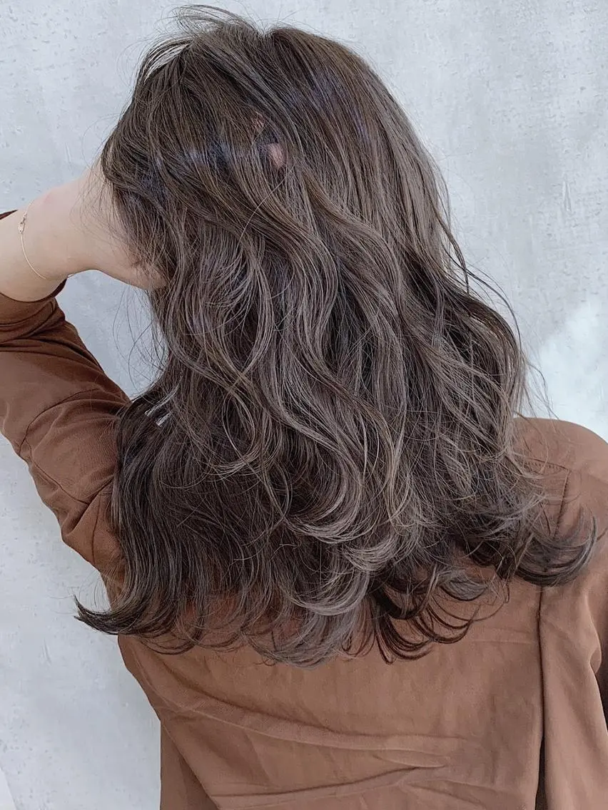 セミロング カラー MOU namba ムウナンバのヘアスタイル