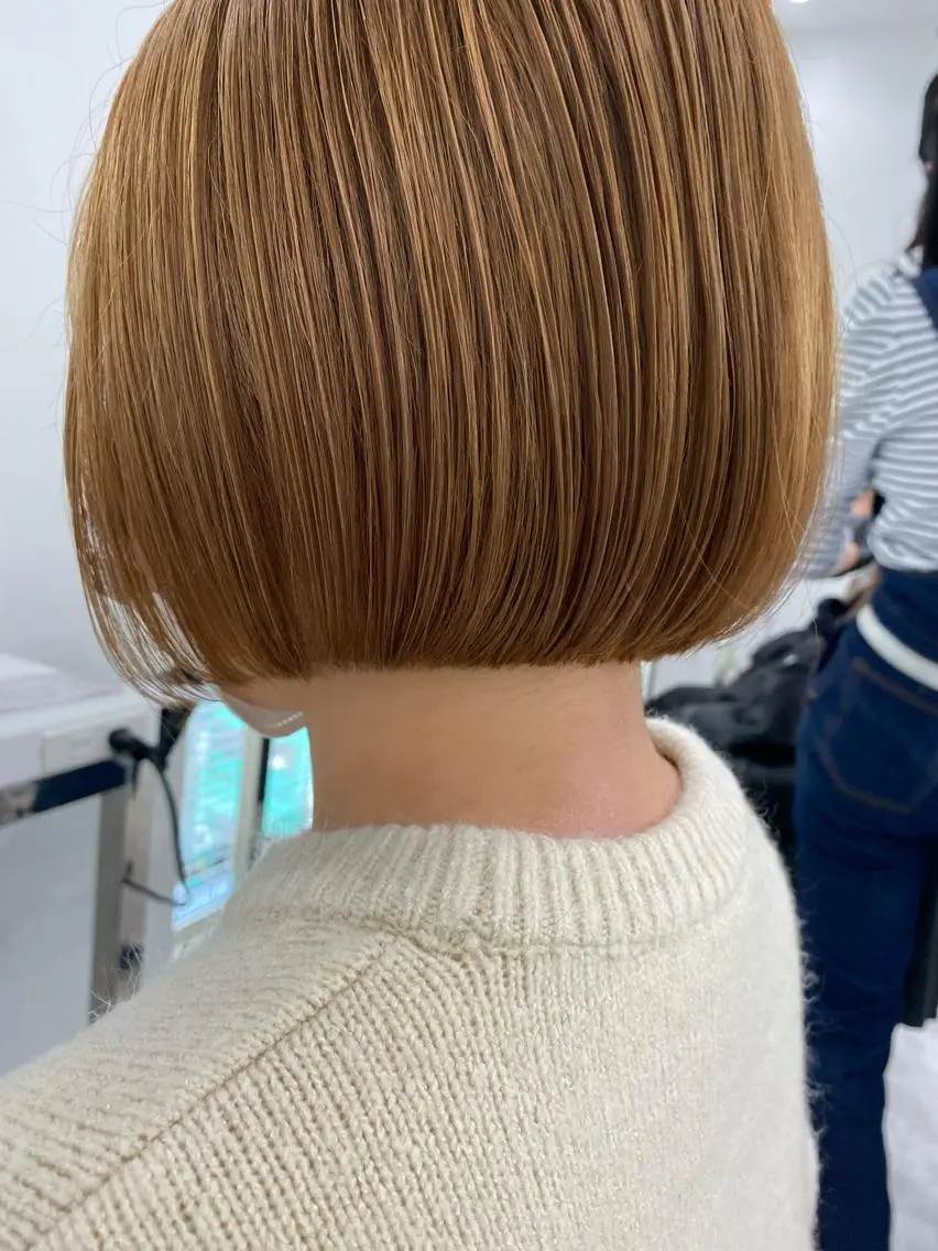 ショート カラー ベージュカラー ミルクティーベージュ センターパート特化 井上健太のヘアスタイル