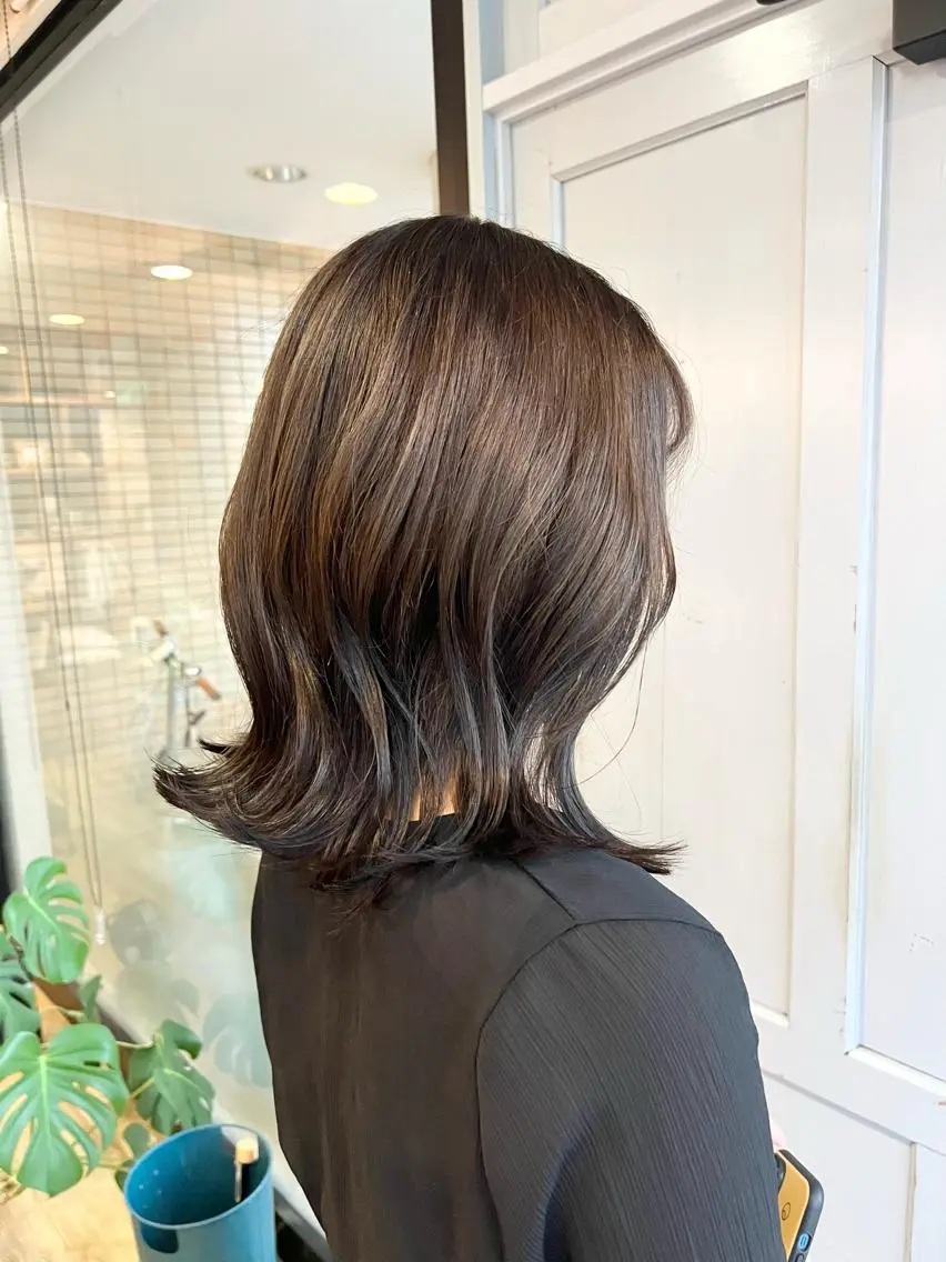 ミディアム カラー グレージュ 堀 望美のヘアスタイル
