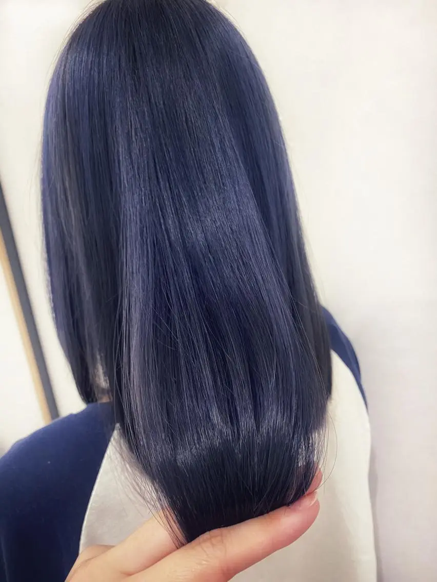 セミロング カラー 黒髪 ブルーカラー ブルーブラック 予約 停止のヘアスタイル