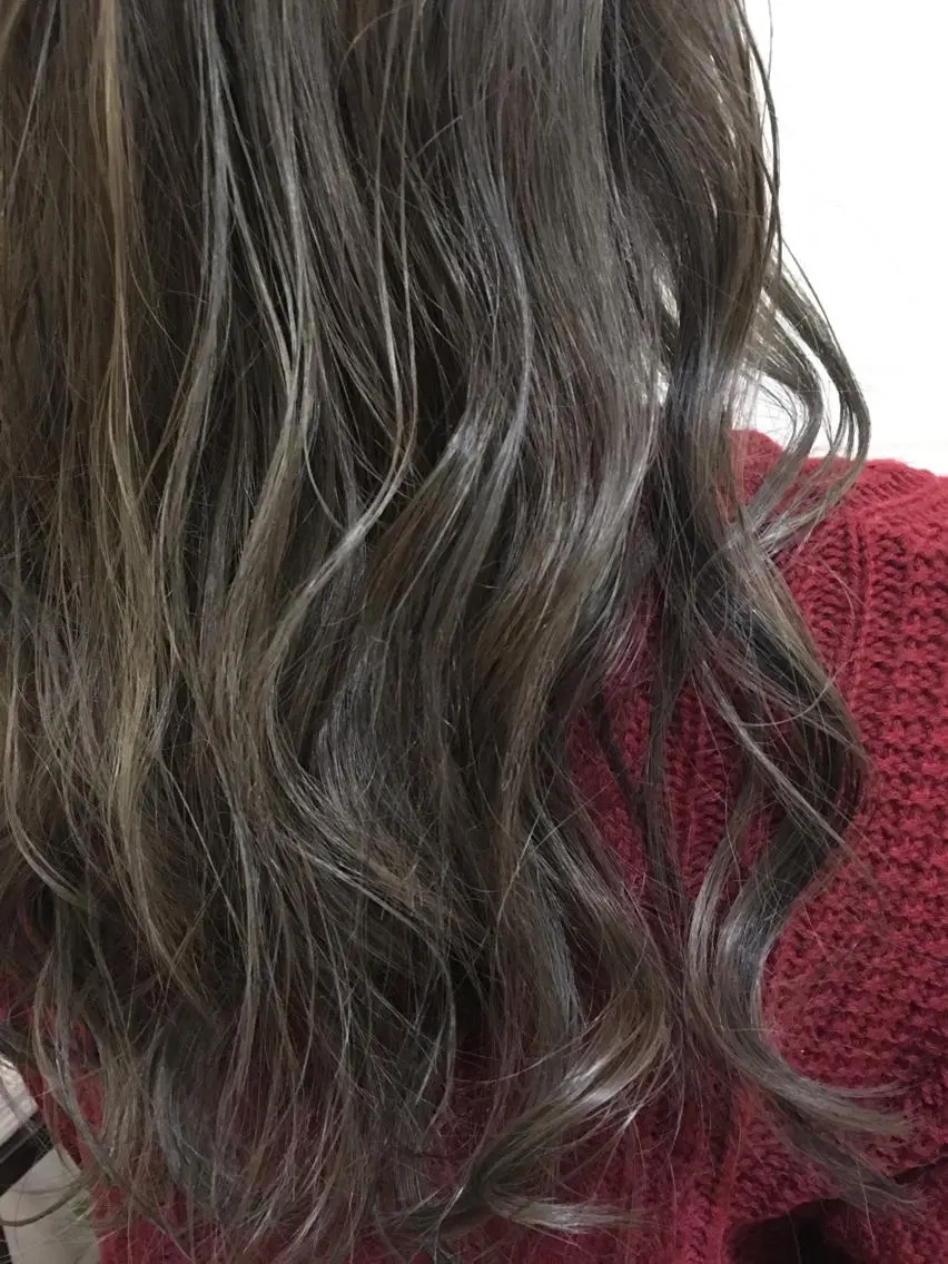ロング カラー ヘアアレンジ IVY villa Suzu.のヘアスタイル