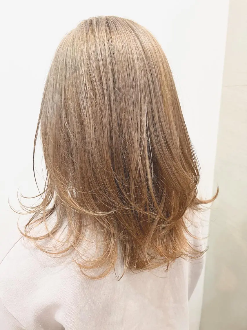 セミロング カラー ベージュカラー ミルクティーベージュ メンズカット曲がる 縮毛矯正佐々木タクマのヘアスタイル