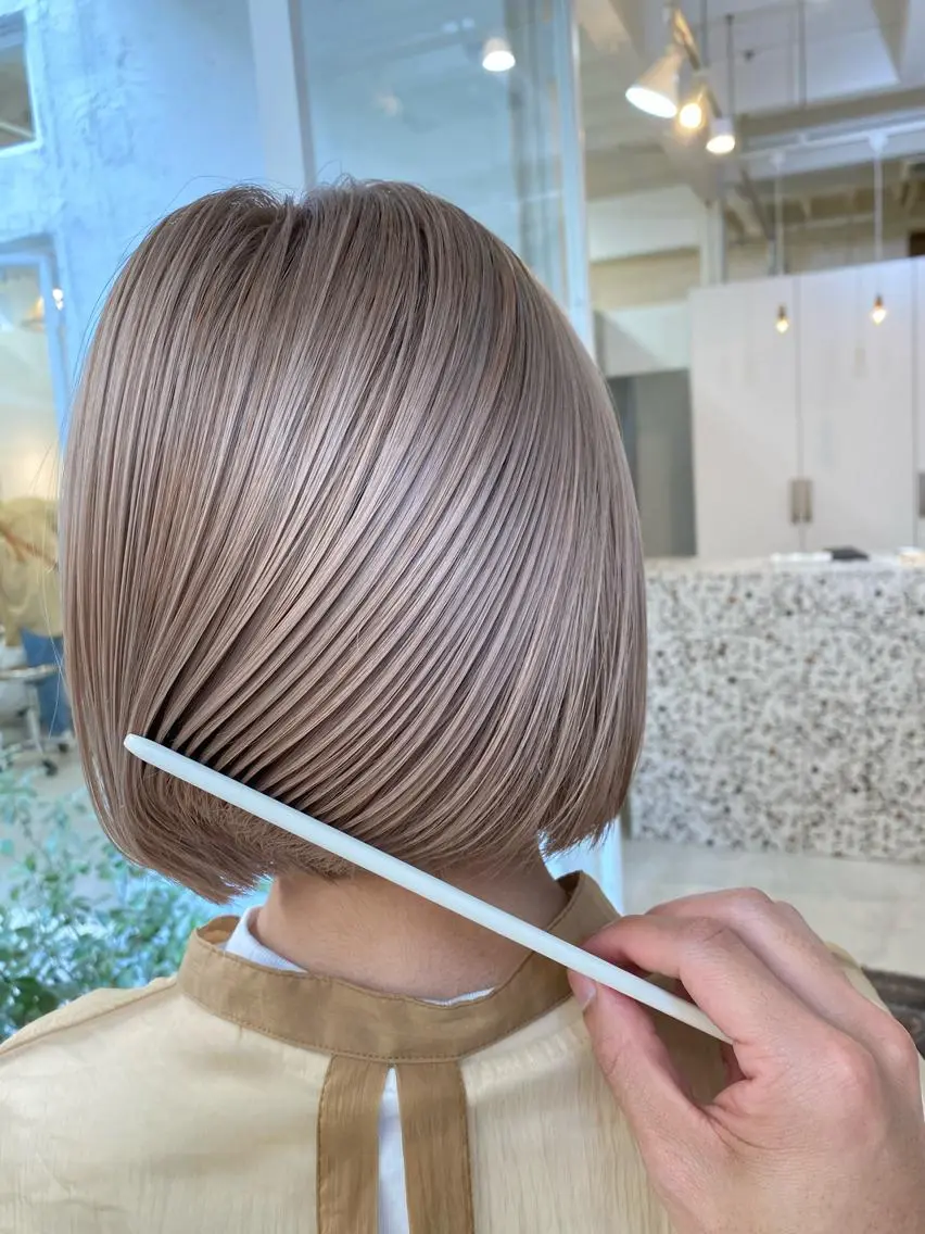ミディアム カラー ベージュカラー ブリーチ ダブルカラー グレージュ ハイトーンカラー ブリーチカラーが人気 onnuのヘアスタイル