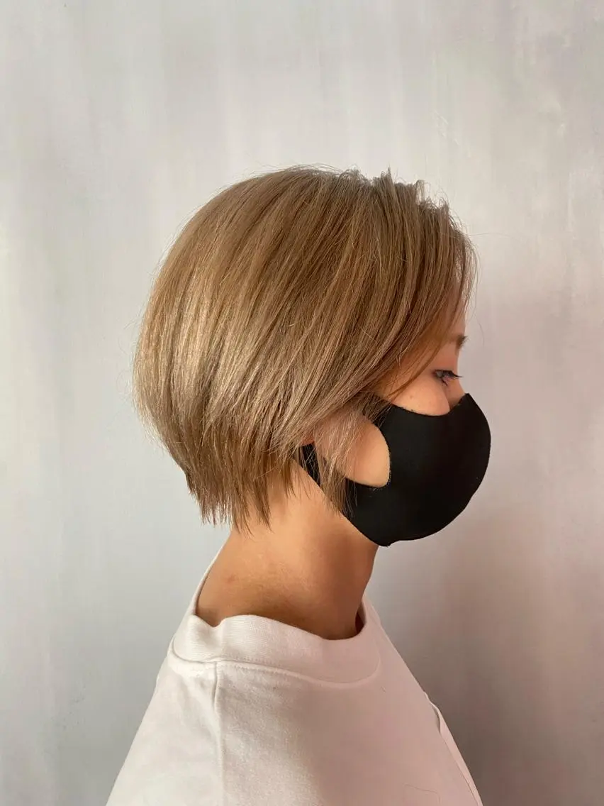 ショート カラー ブロンド ハイトーンカラー ヘアカラー TAI透明カラー 柔らかい縮毛矯正のヘアスタイル