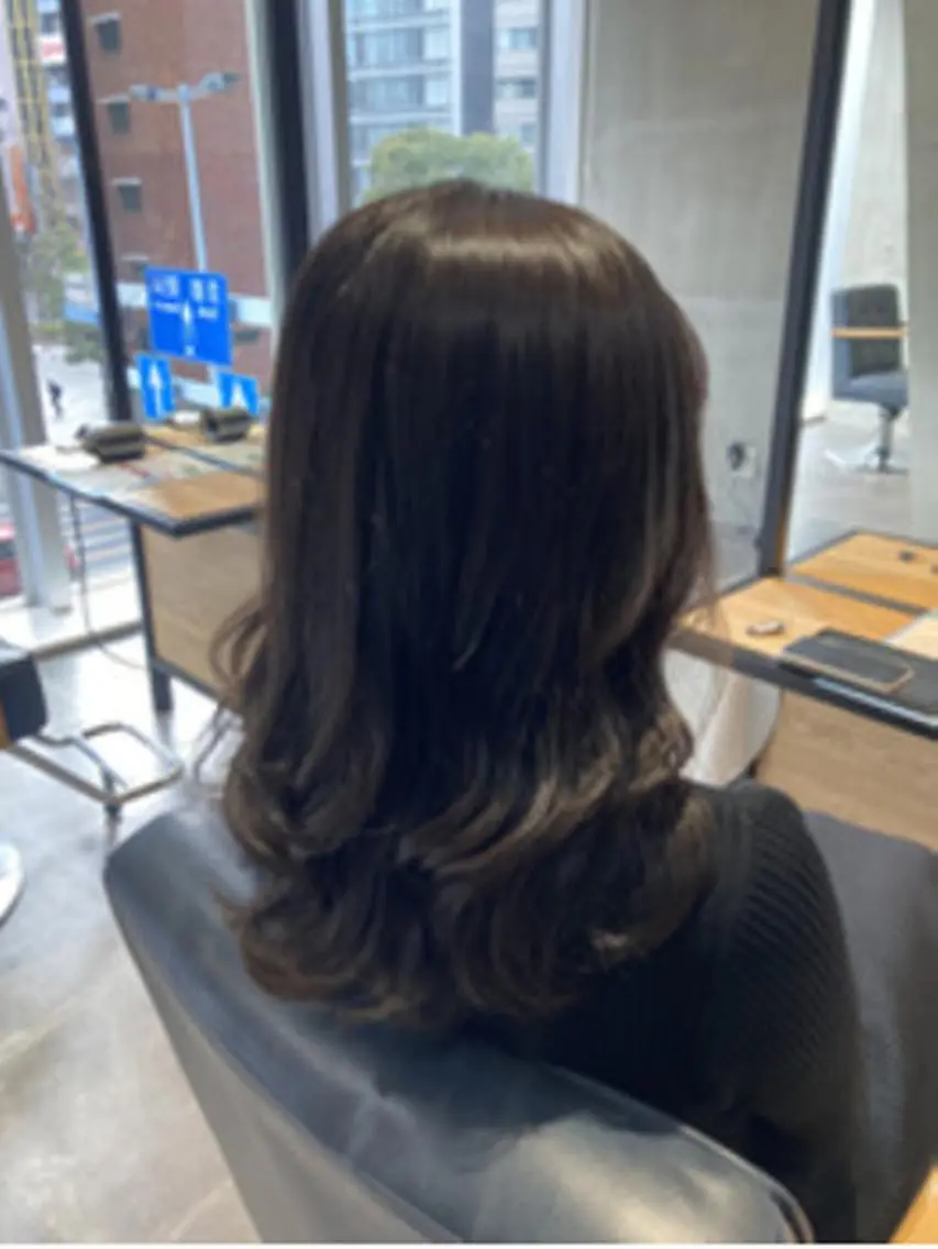 ミディアム カラー パーマ ヘアアレンジ ミディアムパーマ アディクシーカラー ベージュカラー ブリーチ ケアカラー カット ヘアカラー トリートメント ヘアケア特化型サロン newi 梅田のヘアスタイル
