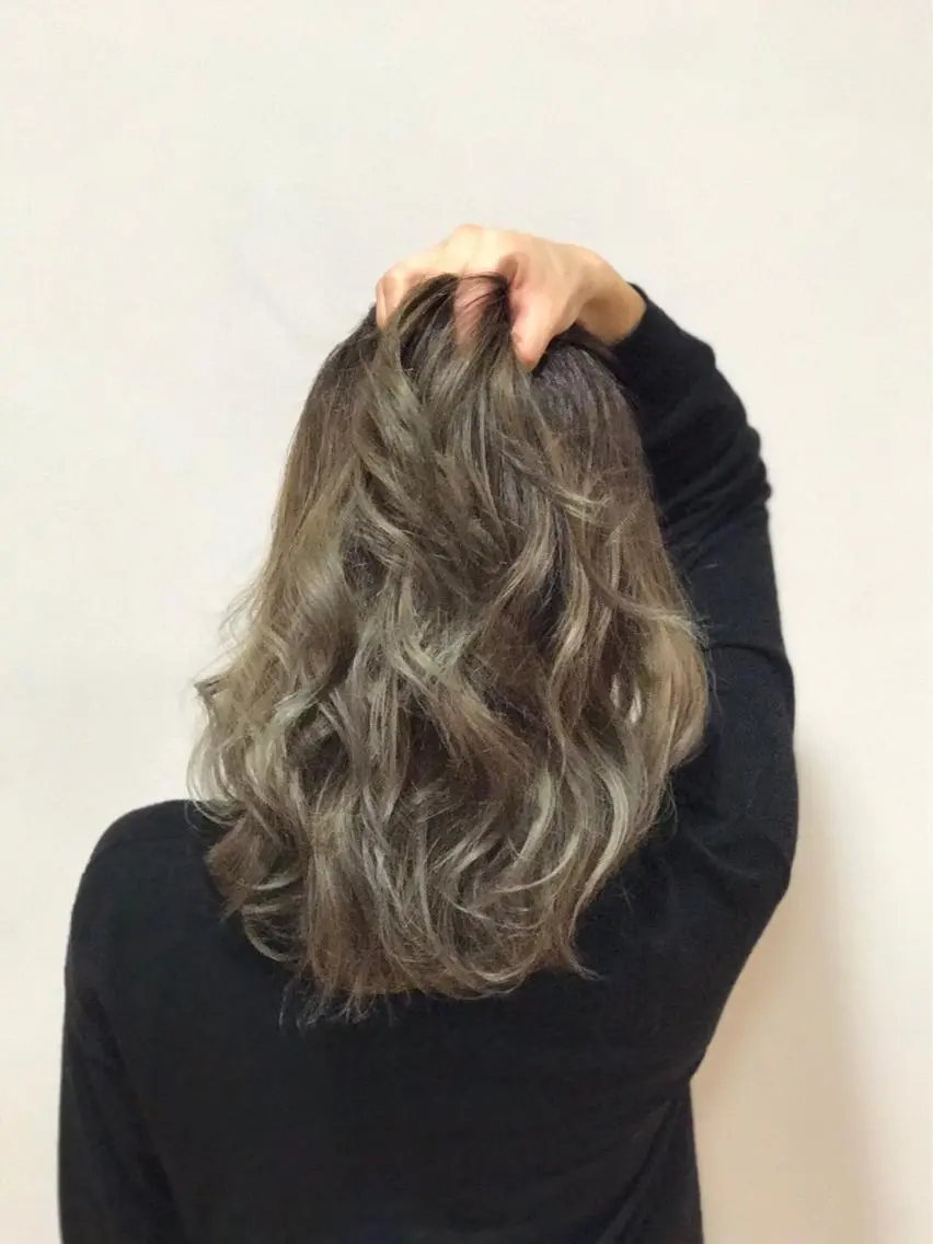 セミロング カラー グラデーションカラー 杉本 らなのヘアスタイル