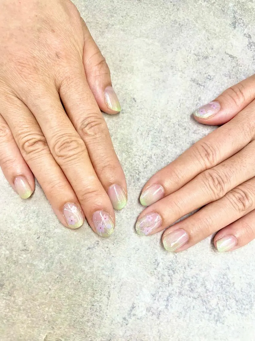 ネイル グラデーション グリーン 春ネイル ハンドネイル FASTNAIL PLUS 新宿店のネイルデザイン